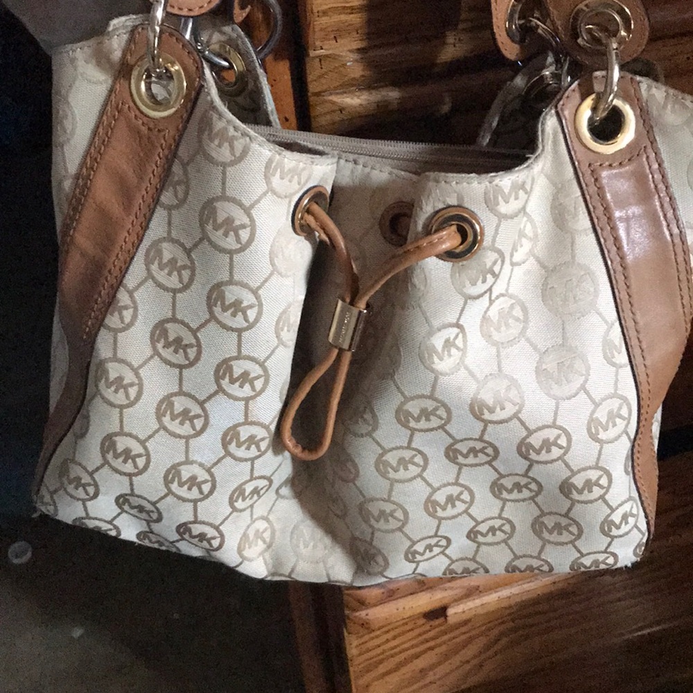 Micheal Kors purse